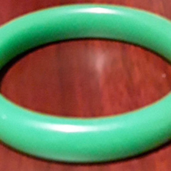 GENUINE GREEN JADE BANGLE BRACELET 63MM FINE - Picture 1 of 1